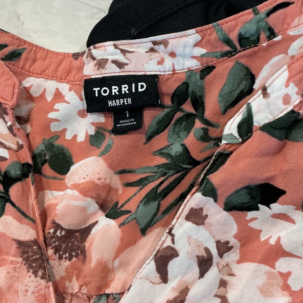 Torrid Floral Top in Coral and Green